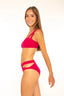 Bikini Boracay braga clásica con abertura en cadera, Bandeau asimétrico en color fresa para mujer y teen de Moûtt Girls.