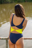 Trikini marino y amarillo modelo Costa con aberturas delanteras y tejido cruzado de Moutt Girls.