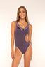 Bañador cut out en color morado con volante en el escote y abertura lateral ajustable para mujer y teen de Moûtt Girls. Bañador Mahon Morado