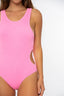 Compa bañador maillot Copacabana de algodón de canalé de Moutt Girls en color rosa chicle con aberturas laterales.