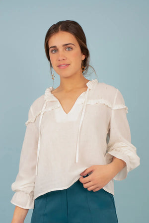 Comprar blusa blanca con detalle de hilo en plata de Moutt Girls. Modelo Maddy 