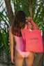 Bolso de lona ideal para tu día a día. La bolsa perfecta para teens y mujeres jóvenes. Color fucsia